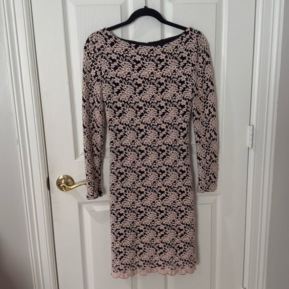 Alice and Olivia Khloe lace dress size 8 long sleeve open back - Picture 1 of 3